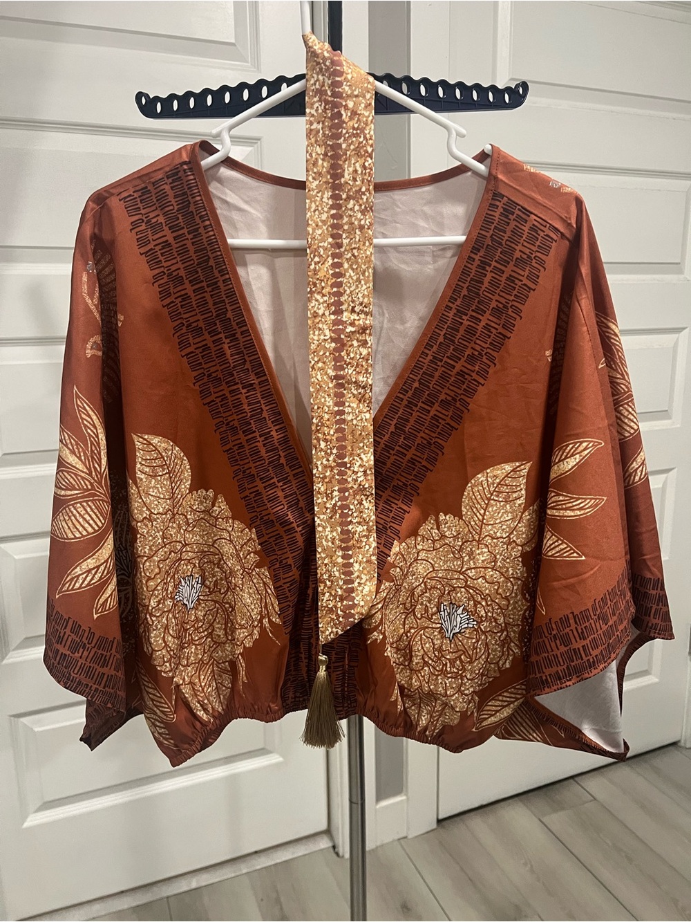 SHEIN Curve Boho Floral Print Batwing Sleeve V-Neck Blouse - Brown
